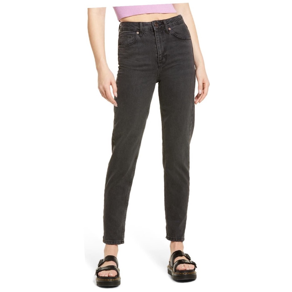 High Waist Tapered Mom Jeans
BDG URBAN OUTFITTERS